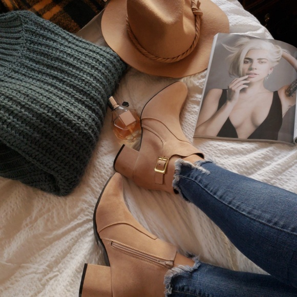 🚨LAST PAIR!//The Nellie// Warm Taupe bootie - Picture 6 of 8